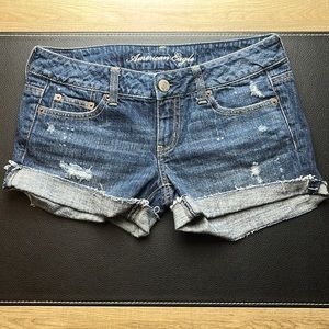Distressed Painted Shorts
Brand: American Eagle
Condition: Gently Used
Size: 4